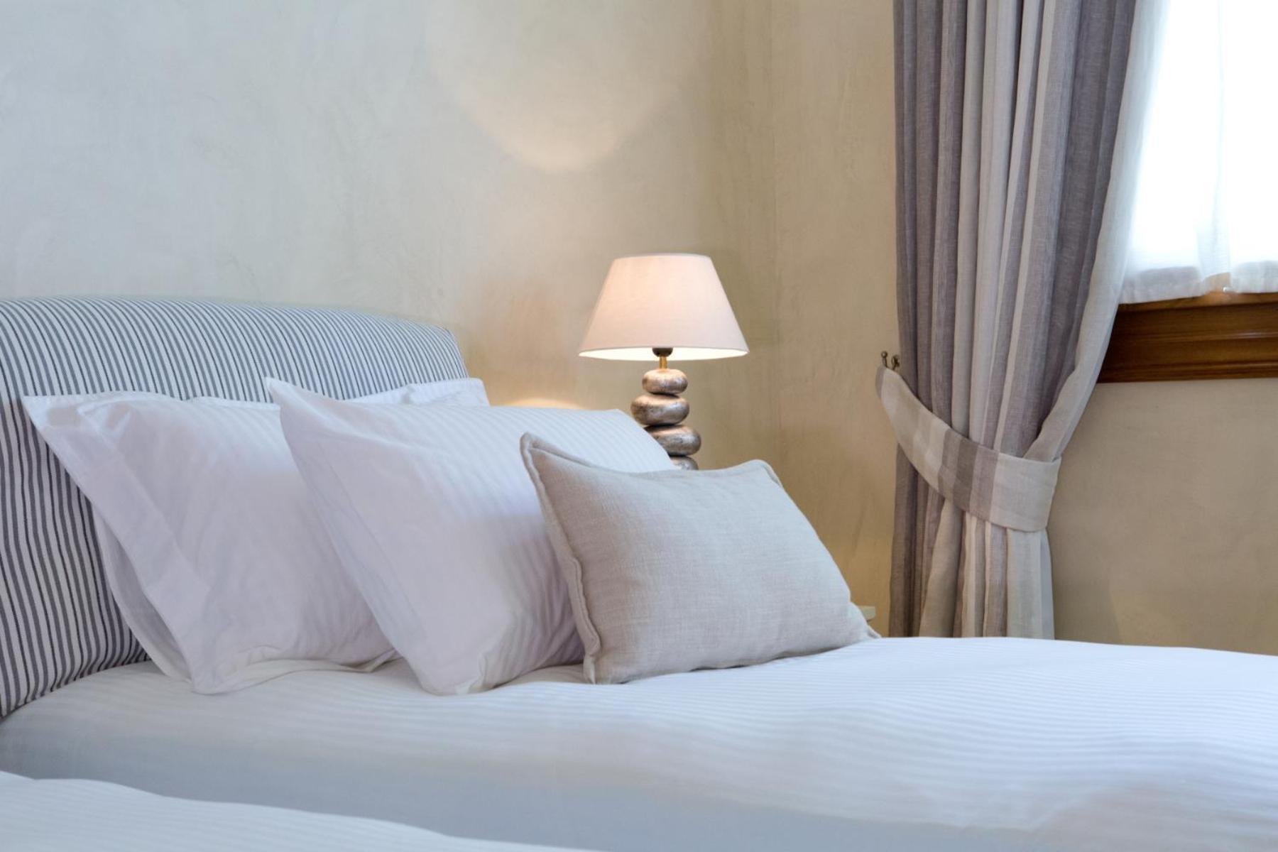 Villa Veneziano Suites & Villa Nydri  Bilik gambar